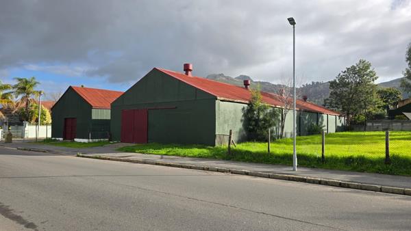 960  m² Commercial space