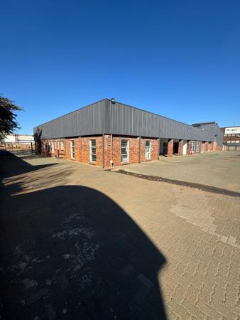 2 200  m² Commercial space