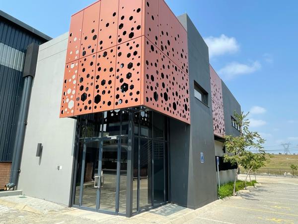 3 700  m² Industrial space