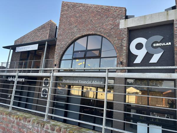 135  m² Commercial space