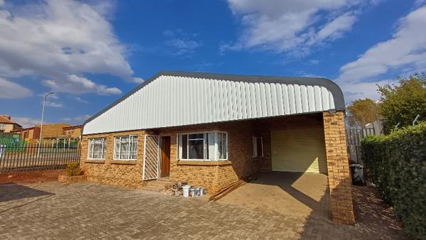 290  m² Industrial space