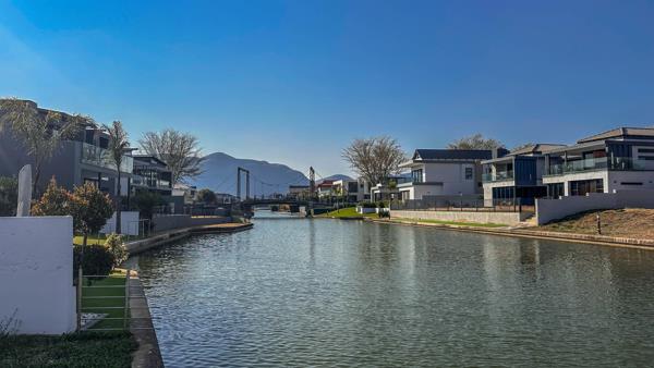 860 m² Land