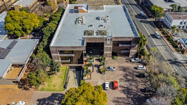 617  m² Commercial space
