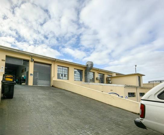 945  m² Industrial space