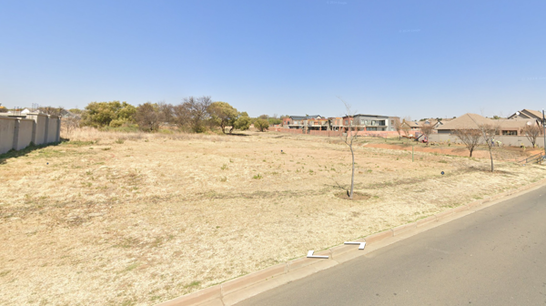 600 m² Land