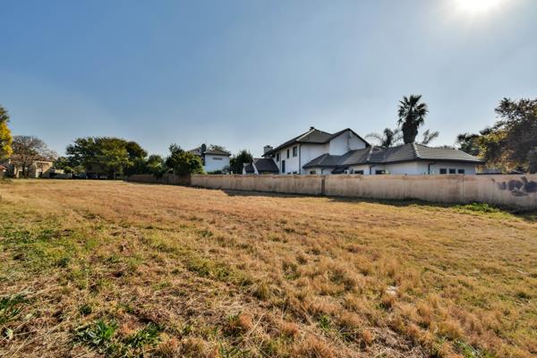 898 m² Land