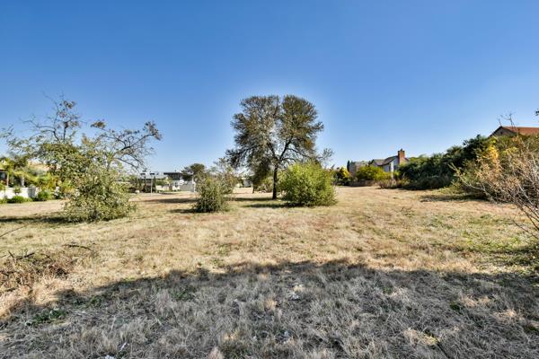 930 m² Land