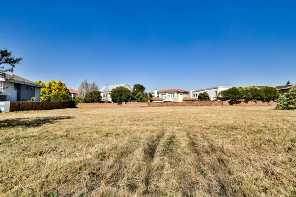 889 m² Land