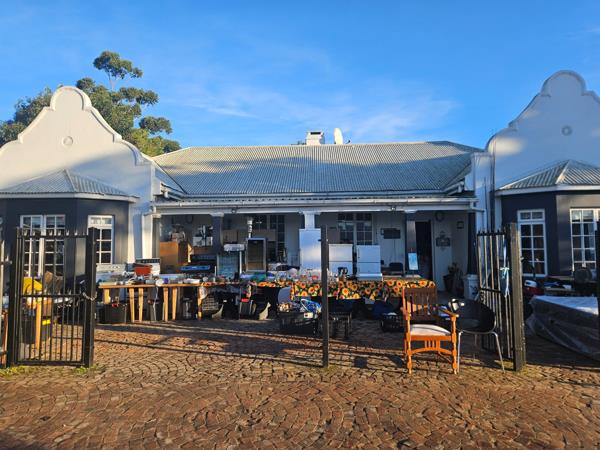 317  m² Commercial space