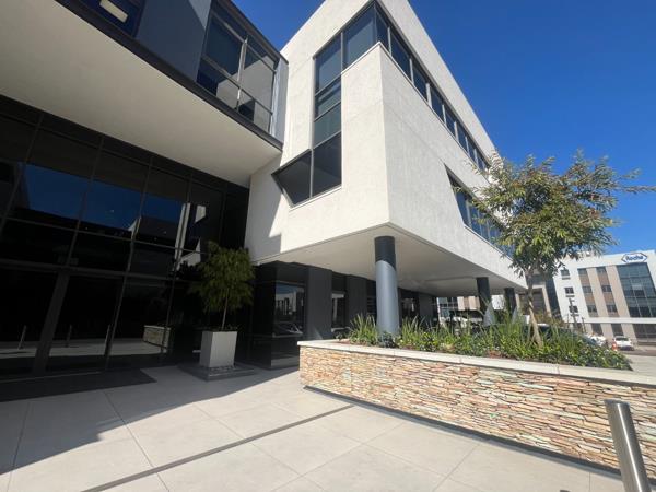 899  m² Commercial space