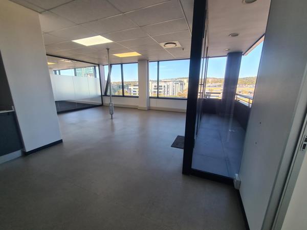 158  m² Commercial space