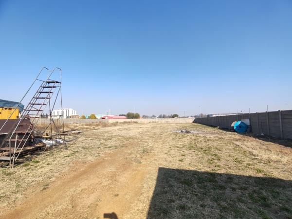 3 600 m² Land