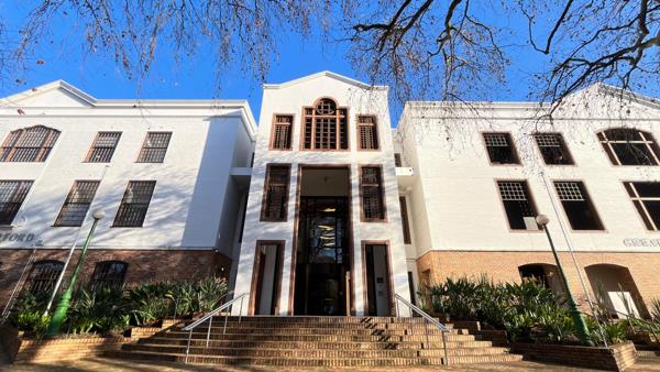 811  m² Office Space