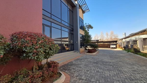 1 371  m² Commercial space