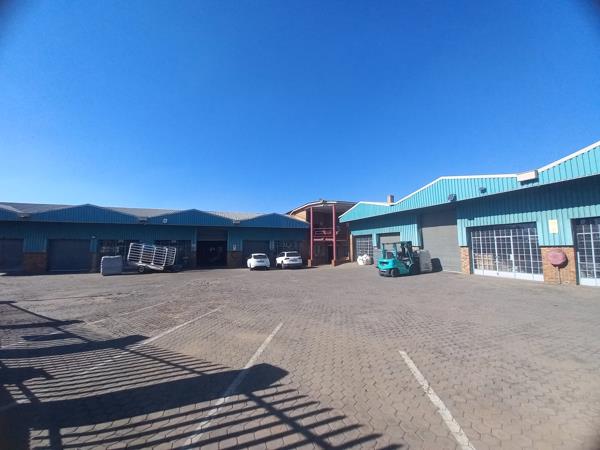 1 100  m² Industrial space