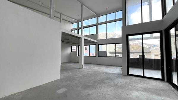 330  m² Commercial space