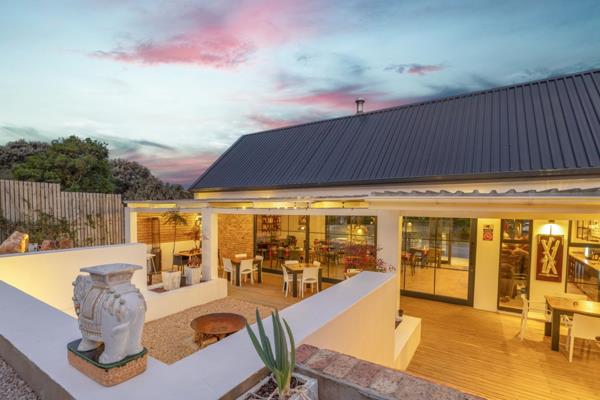 280  m² Retail Space