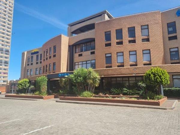 800  m² Commercial space