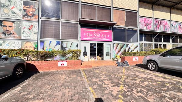 244  m² Commercial space