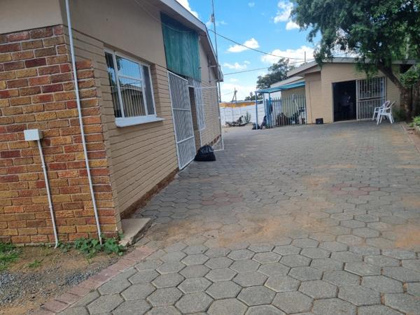 220  m² Office Space