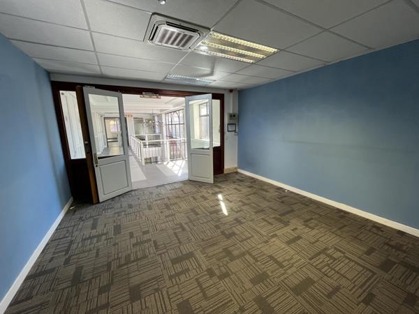 542  m² Commercial space