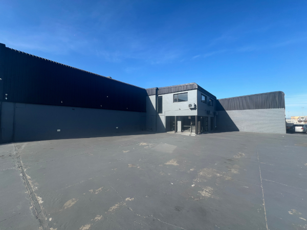 565  m² Industrial space