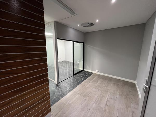 103  m² Commercial space