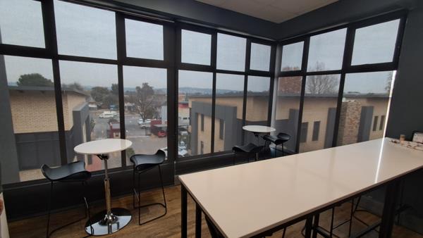 1 371  m² Commercial space