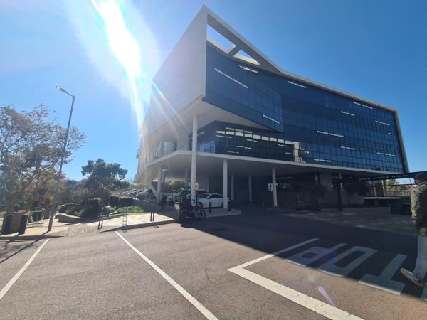 572  m² Commercial space