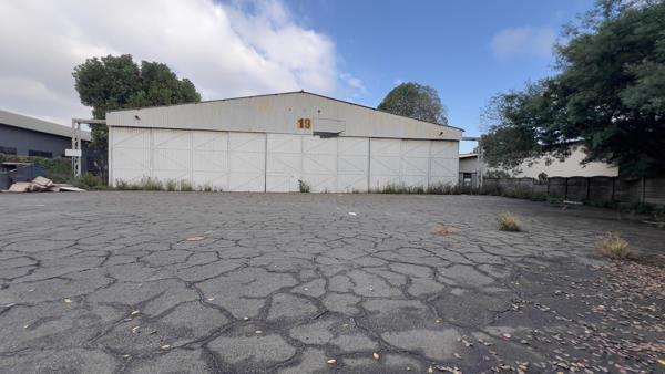 2 400  m² Industrial space