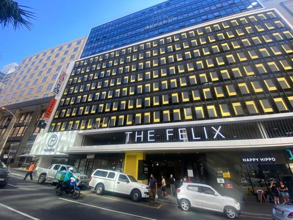 673  m² Commercial space