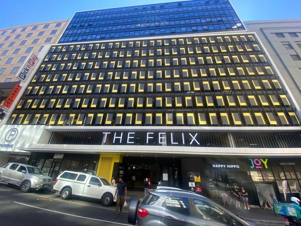 663  m² Commercial space