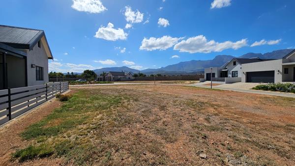 352 m² Land