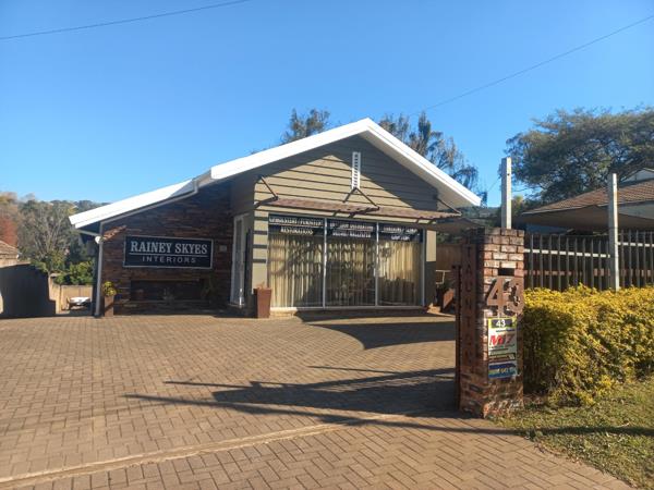 280  m² Commercial space