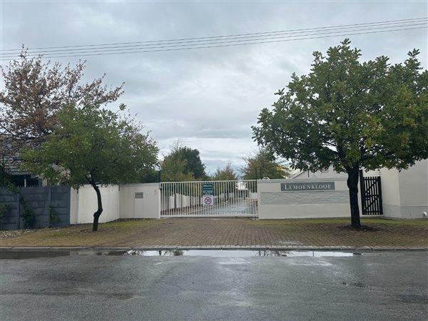 215 m² Land