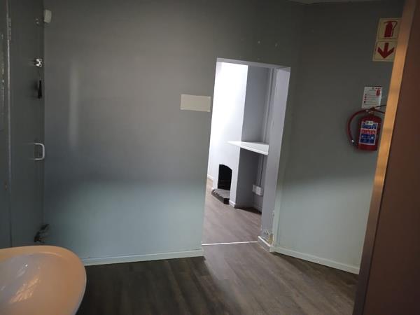 195  m² Commercial space