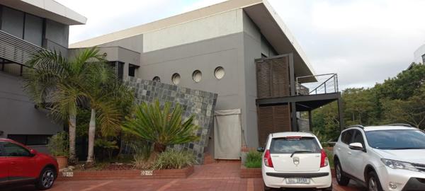 215  m² Commercial space