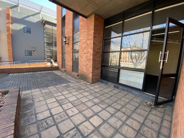 102  m² Commercial space