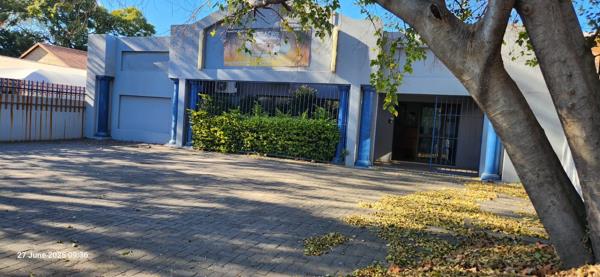 195  m² Retail Space