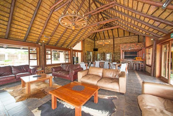 2 500  m² Commercial space