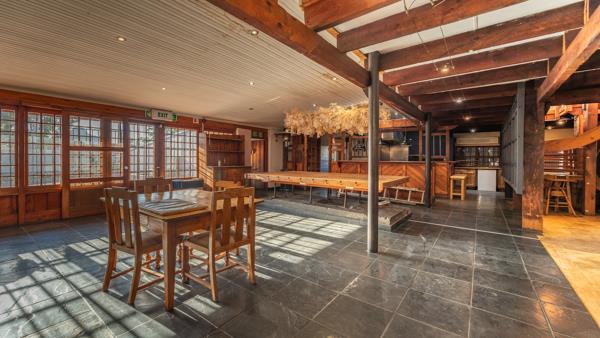 1 458  m² Commercial space