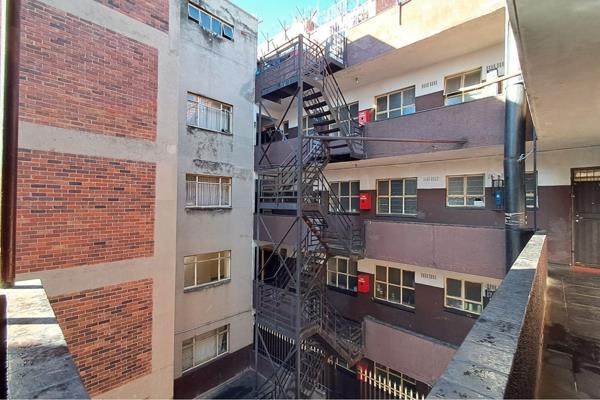 2 970  m² Retail Space