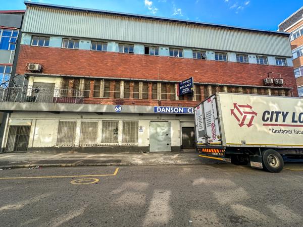 950  m² Commercial space