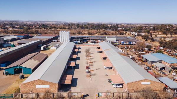 3 000  m² Industrial space