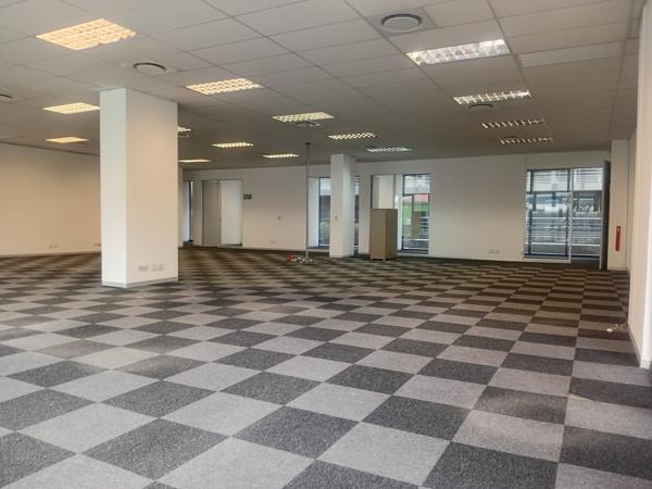 512  m² Commercial space