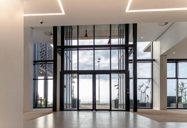 186  m² Commercial space