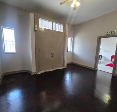 200  m² Commercial space