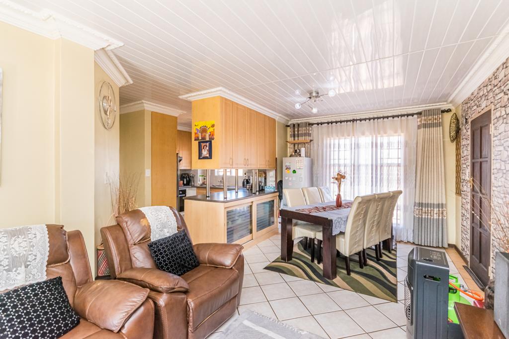 2 Bedroom ApartmentDie Hoewes - View 2