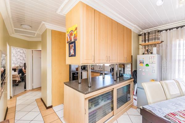 2 Bedroom ApartmentDie Hoewes - View 6