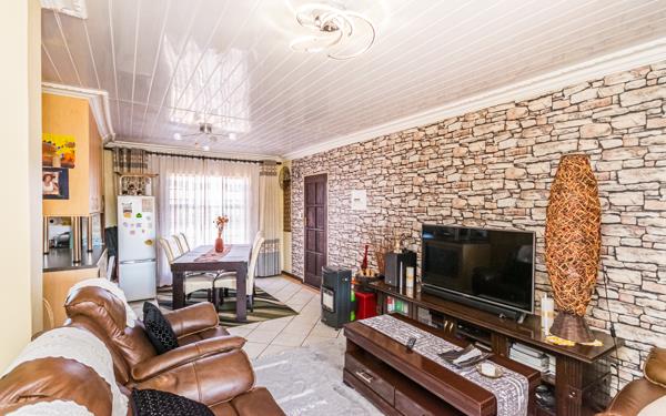 2 Bedroom ApartmentDie Hoewes - View 4